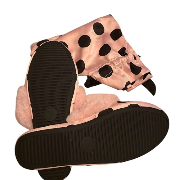 🎯 2/$10 SALE 🎯 Victoria's Secret Satin Plush Pink Slippers W/ Dust Bag NWT - Picture 3 of 5